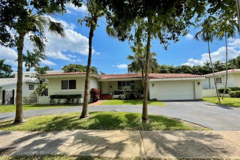 Дом в Корал-Гейблс, Флорида 3 спальни, 161.56м2 № 2043689