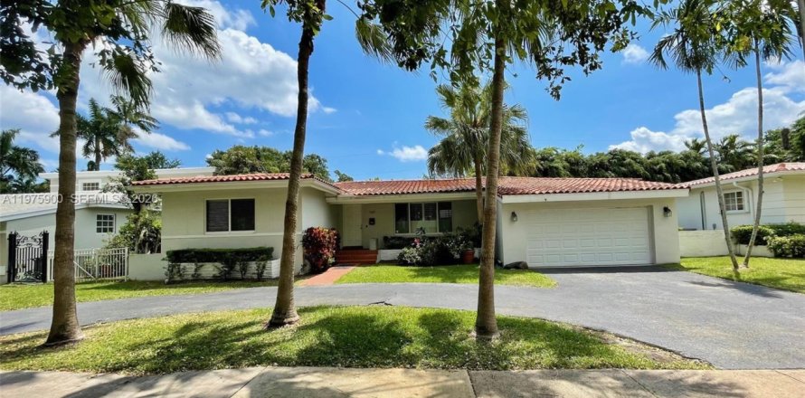 Дом в Корал-Гейблс, Флорида 3 спальни, 161.56м2 № 2043689