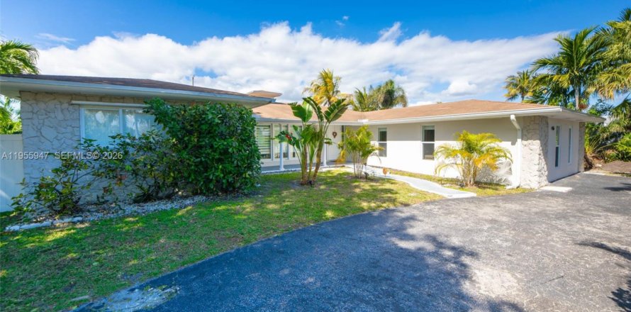 Villa ou maison à Hollywood, Floride 5 chambres, 262.91 m2 № 2017440