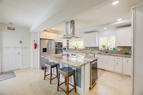 Villa ou maison à vendre à Hollywood, Floride: 5 chambres, 262.91 m2 № 2017440 - photo 13