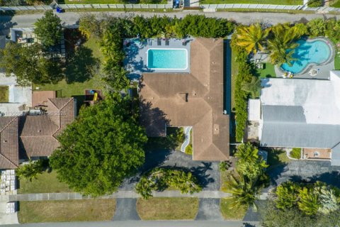 Villa ou maison à vendre à Hollywood, Floride: 5 chambres, 262.91 m2 № 2017440 - photo 6