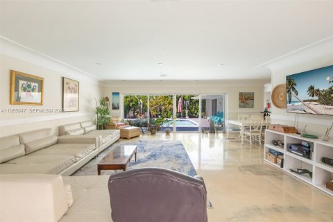 Villa ou maison à vendre à Hollywood, Floride: 5 chambres, 262.91 m2 № 2017440 - photo 11