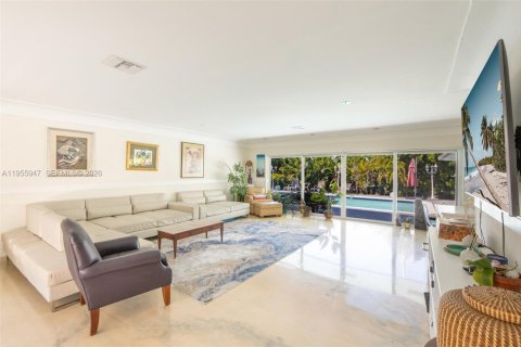 Villa ou maison à vendre à Hollywood, Floride: 5 chambres, 262.91 m2 № 2017440 - photo 8