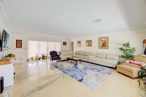 Villa ou maison à vendre à Hollywood, Floride: 5 chambres, 262.91 m2 № 2017440 - photo 12