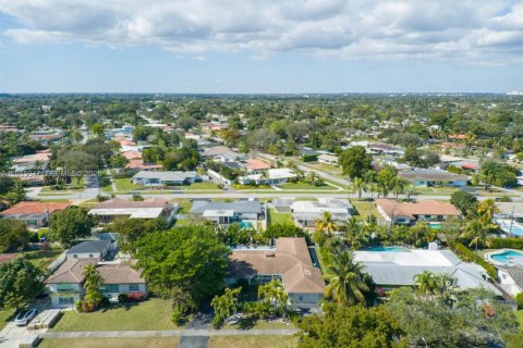 Villa ou maison à vendre à Hollywood, Floride: 5 chambres, 262.91 m2 № 2017440 - photo 5