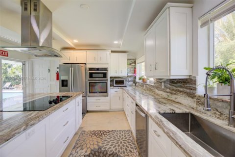 Villa ou maison à vendre à Hollywood, Floride: 5 chambres, 262.91 m2 № 2017440 - photo 16