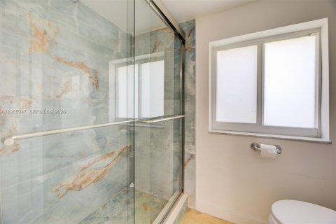 Villa ou maison à vendre à Hollywood, Floride: 5 chambres, 262.91 m2 № 2017440 - photo 24