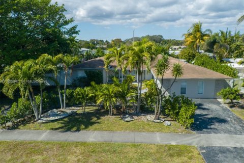 Villa ou maison à vendre à Hollywood, Floride: 5 chambres, 262.91 m2 № 2017440 - photo 3