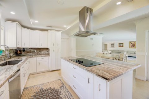 Villa ou maison à vendre à Hollywood, Floride: 5 chambres, 262.91 m2 № 2017440 - photo 17