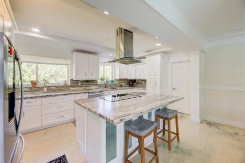 Villa ou maison à vendre à Hollywood, Floride: 5 chambres, 262.91 m2 № 2017440 - photo 15