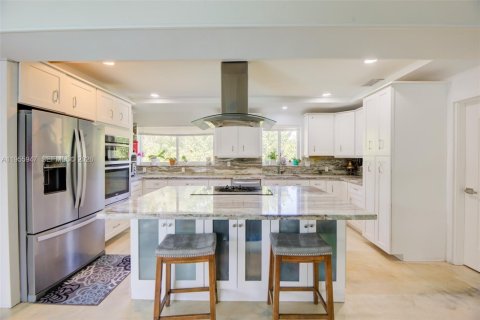 Villa ou maison à vendre à Hollywood, Floride: 5 chambres, 262.91 m2 № 2017440 - photo 14