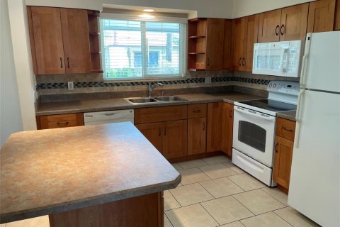 House in New Smyrna Beach, Florida 2 bedrooms № 828643 - photo 4