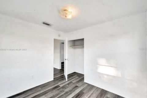 House in St. Lucie, Florida 2 bedrooms, 75.81 sq.m. № 2212474 - photo 4