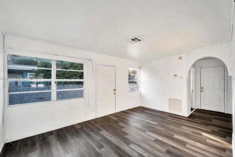 House in St. Lucie, Florida 2 bedrooms, 75.81 sq.m. № 2212474 - photo 6