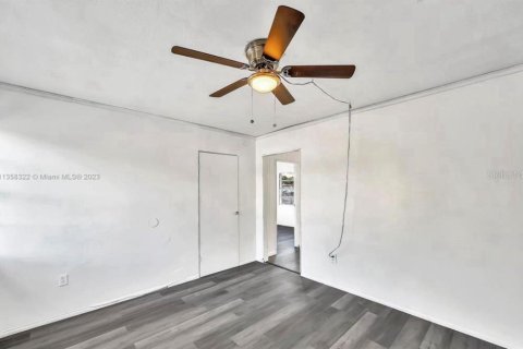 House in St. Lucie, Florida 2 bedrooms, 75.81 sq.m. № 2212474 - photo 11
