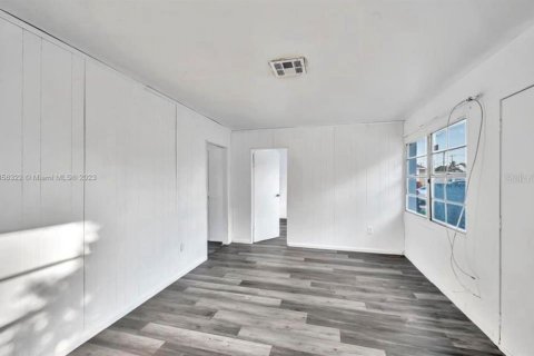 House in St. Lucie, Florida 2 bedrooms, 75.81 sq.m. № 2212474 - photo 7