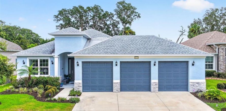 House in Mount Dora, Florida 3 bedrooms, 198.07 sq.m. № 2267538