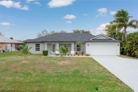 House in Cape Coral, Florida 3 bedrooms, 165.83 sq.m. № 2299432