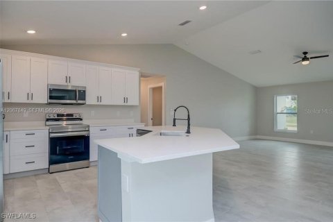 Villa ou maison à vendre à Cape Coral, Floride: 3 chambres, 165.83 m2 № 2299432 - photo 6