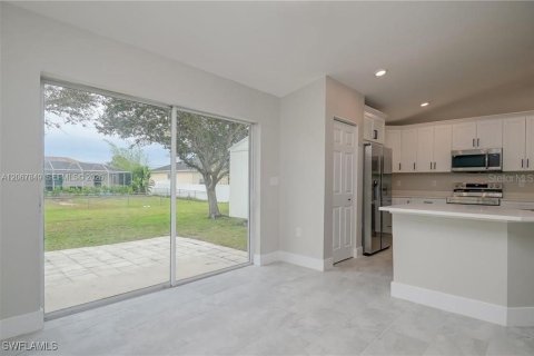Villa ou maison à vendre à Cape Coral, Floride: 3 chambres, 165.83 m2 № 2299432 - photo 11
