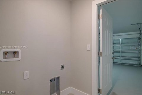 Villa ou maison à vendre à Cape Coral, Floride: 3 chambres, 165.83 m2 № 2299432 - photo 23