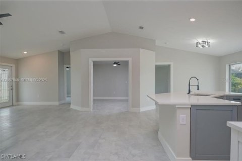Villa ou maison à vendre à Cape Coral, Floride: 3 chambres, 165.83 m2 № 2299432 - photo 7