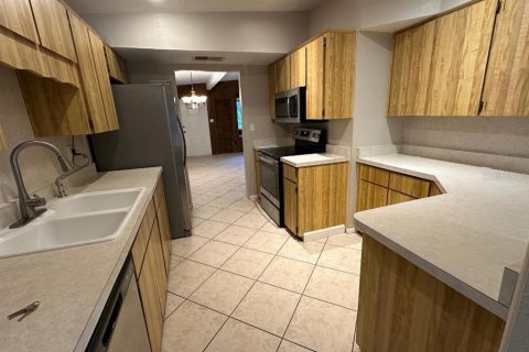 Casa en alquiler en Orlando, Florida, 3 dormitorios, 175.96 m2 № 1901517 - foto 3