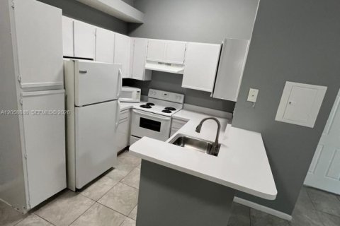 Copropriété à louer à Coconut Creek, Floride: 1 chambre, 57.6 m2 № 2168784 - photo 2