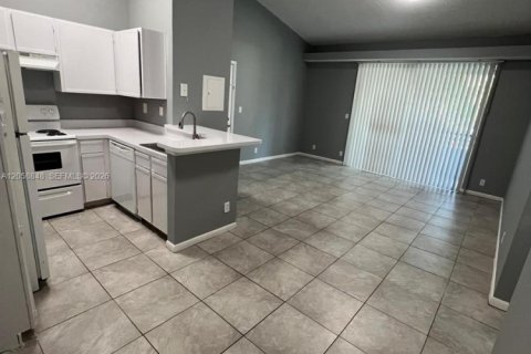 Copropriété à louer à Coconut Creek, Floride: 1 chambre, 57.6 m2 № 2168784 - photo 3