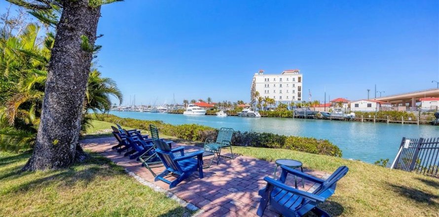 Condo à Venice, Floride, 2 chambres  № 2317248