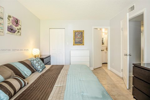Купить кондоминиум в Майами, Флорида 2 спальни, 82.78м2, № 2145790 - фото 2