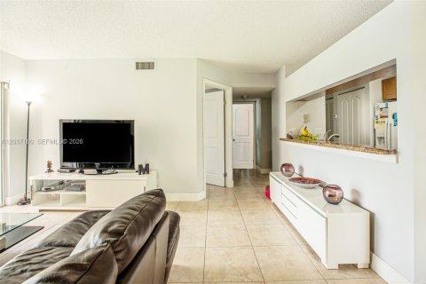 Купить кондоминиум в Майами, Флорида 2 спальни, 82.78м2, № 2145790 - фото 14