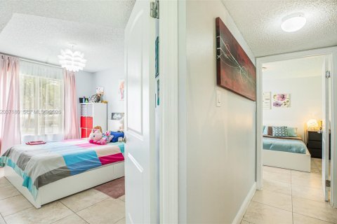 Купить кондоминиум в Майами, Флорида 2 спальни, 82.78м2, № 2145790 - фото 4