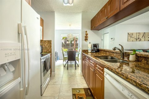 Купить кондоминиум в Майами, Флорида 2 спальни, 82.78м2, № 2145790 - фото 10