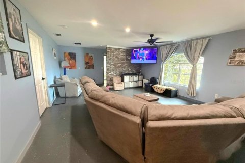 House in Weeki Wachee, Florida 3 bedrooms, 181.62 sq.m. № 1679326 - photo 5
