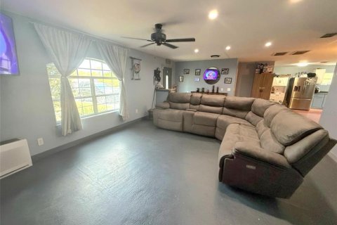 House in Weeki Wachee, Florida 3 bedrooms, 181.62 sq.m. № 1679326 - photo 4