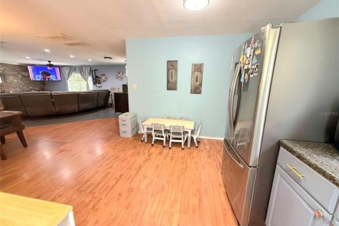 House in Weeki Wachee, Florida 3 bedrooms, 181.62 sq.m. № 1679326 - photo 11