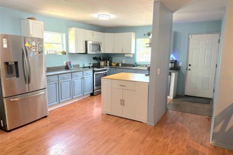 House in Weeki Wachee, Florida 3 bedrooms, 181.62 sq.m. № 1679326 - photo 8