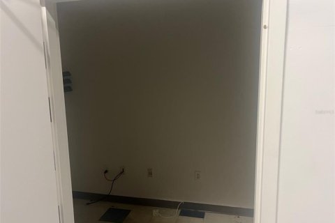 Propiedad comercial en alquiler en Gainesville, Florida, 302.95 m2 № 1916877 - foto 9