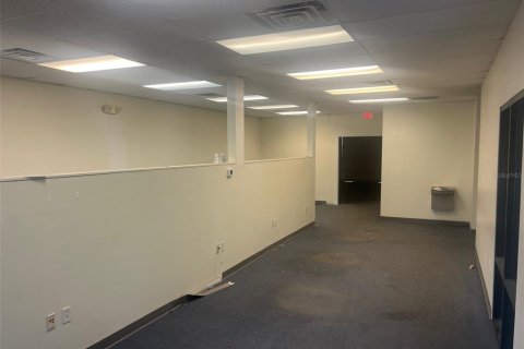 Propiedad comercial en alquiler en Gainesville, Florida, 302.95 m2 № 1916877 - foto 2
