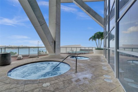 Condominio en venta en Miami, Florida, 1 dormitorio, 113.34 m2 № 1985483 - foto 8