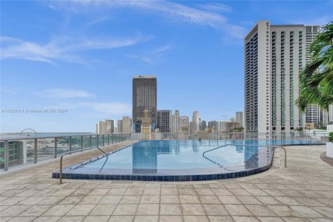 Condominio en venta en Miami, Florida, 1 dormitorio, 113.34 m2 № 1985483 - foto 9
