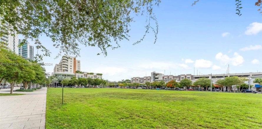 Immobilier commercial à Miami, Floride № 1127868