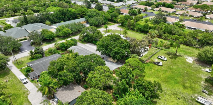 Casa en Fort Pierce, Florida 2 dormitorios, 83.61 m2 № 1178281