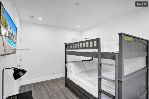 Villa ou maison à louer à Miami, Floride: 5 chambres, 221.01 m2 № 2038835 - photo 9