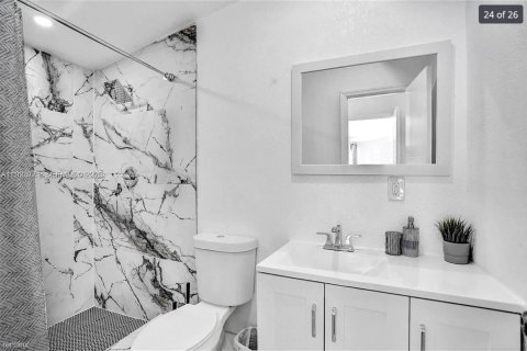 Villa ou maison à louer à Miami, Floride: 5 chambres, 221.01 m2 № 2038835 - photo 7