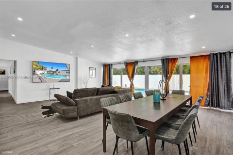 Villa ou maison à louer à Miami, Floride: 5 chambres, 221.01 m2 № 2038835 - photo 6