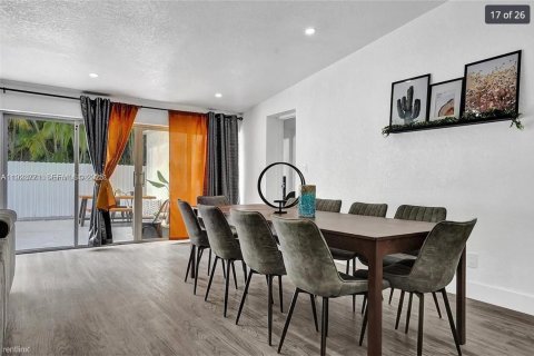 Villa ou maison à louer à Miami, Floride: 5 chambres, 221.01 m2 № 2038835 - photo 4