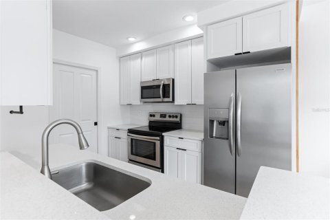 Adosado en venta en Tampa, Florida, 3 dormitorios, 134.62 m2 № 1838380 - foto 11