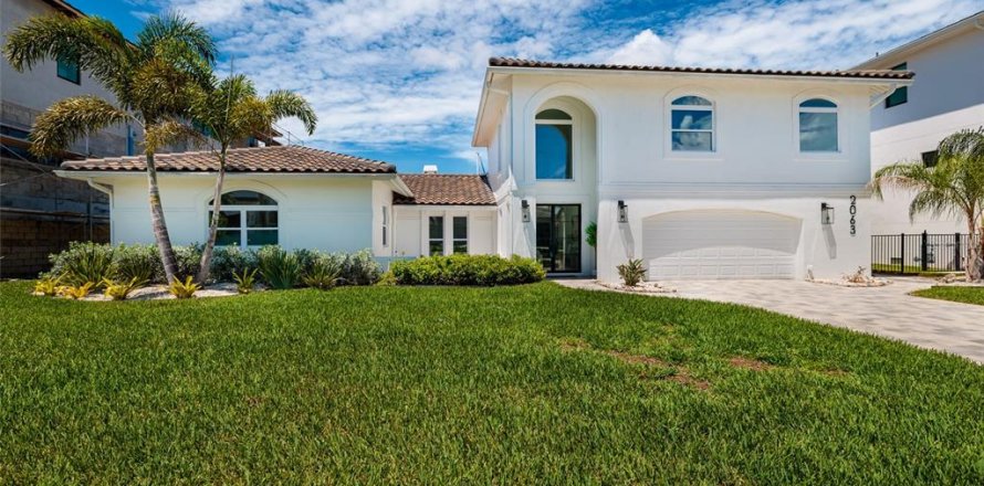 Villa ou maison à Saint Petersburg, Floride 5 chambres, 403.57 m2 № 2137380